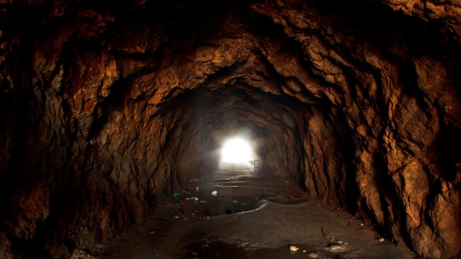 Затворници в РС Македония изкопаха 40-метров тунел