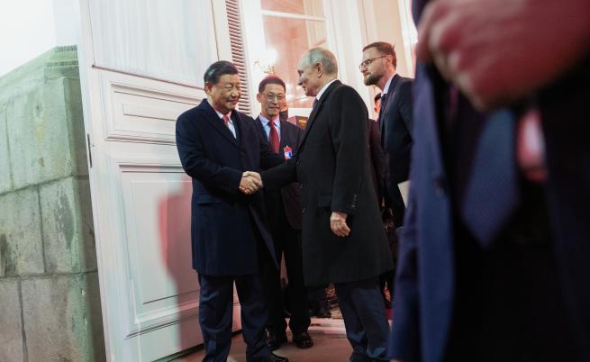 След наситена двудневна програма: Си Цзинпин отпътува от Русия