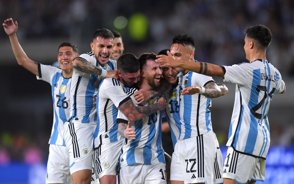 Националният отбор на Аржентина разби Ривър Плейт с 4:1 в