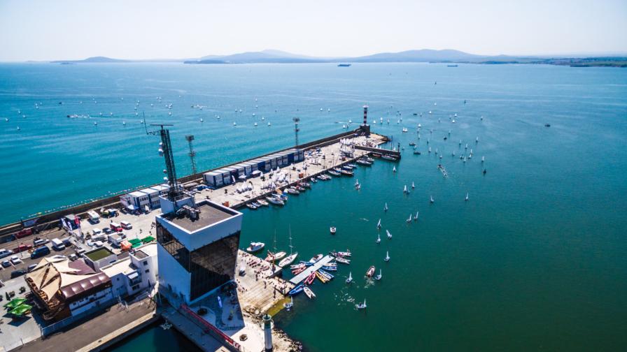 Две модерни трафик-кули следят денонощно акваторията в родното Черноморие