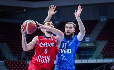 Отборите на Левски и ЦСКА играят при резултат 21:29 във финала