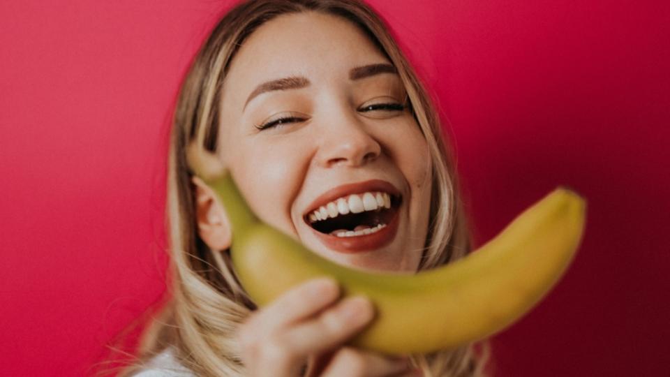 плод банан усмивка
