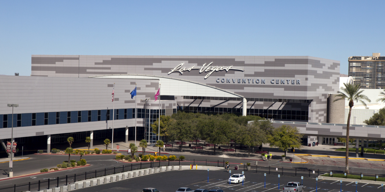 <p>Какво ново в Лас Вегас?<br />
Претендент за най-големия пробив в пътуванията на този век, Hyperloop беше успешно тестван в Северен Лас Вегас от 2017 г. насам. На изложението за потребителска електроника през 2022 г. Boring Company на Илон Мъск тества Las Vegas Convention Center (LVCC) Loop при пълен капацитет, най-голямото му изпитание досега . Транспортната система от три станции, с 2,7 км тунели, вече е официално отворена.</p>