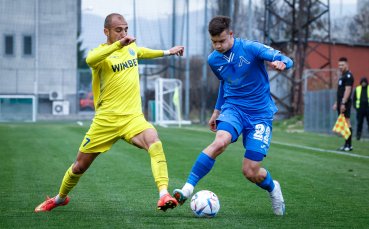 Левски играе при резултат 0 1 срещу втородивизионния Марица Пловдив във