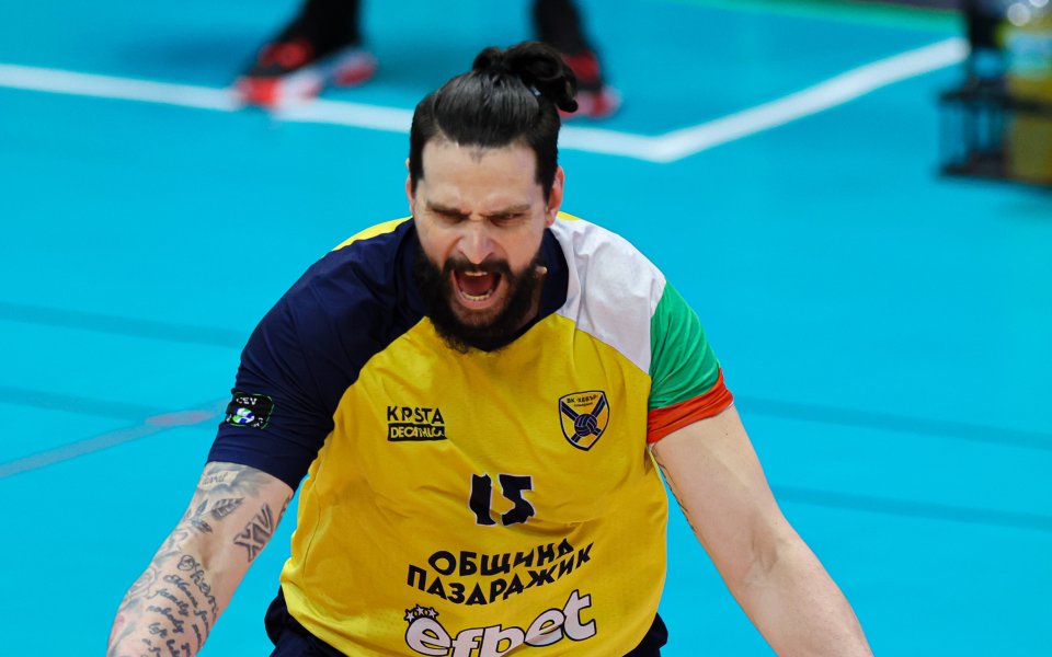 Отборите на Левски София и Хебър Пазарджик постигнаха убедителни победи