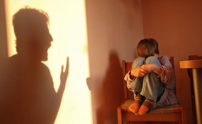 От тъга до избухливост: Тези родителски методи излагат децата на риск