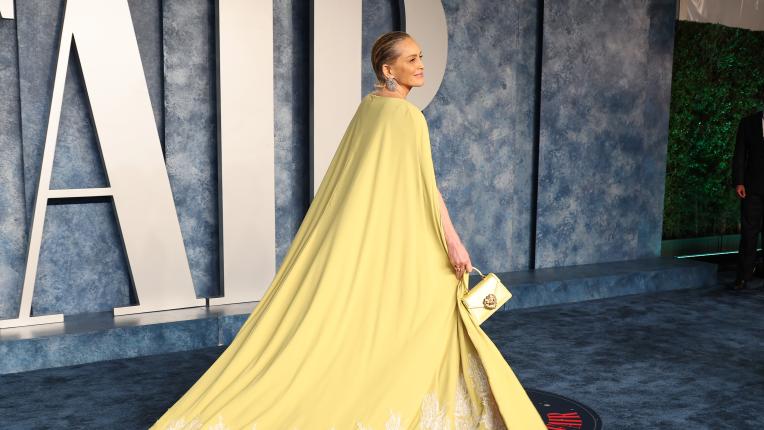  Шарън Стоун е величествена на празненството след премиите „ Оскар “ 