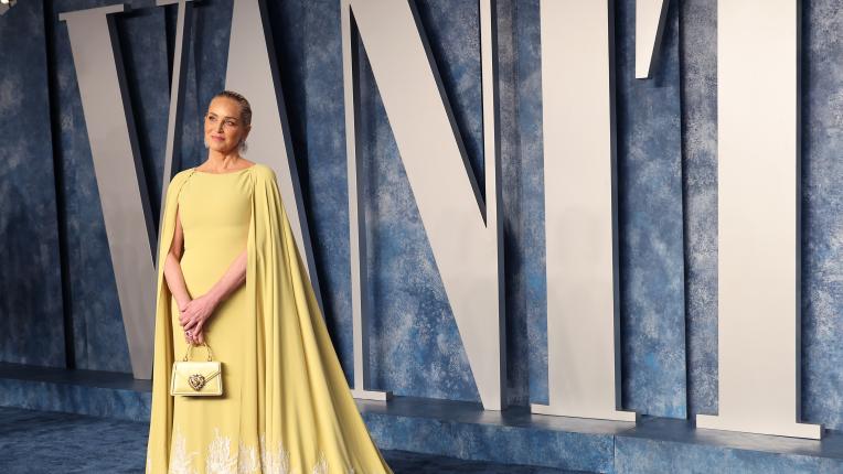  Шарън Стоун е величествена на празненството след премиите „ Оскар “ 