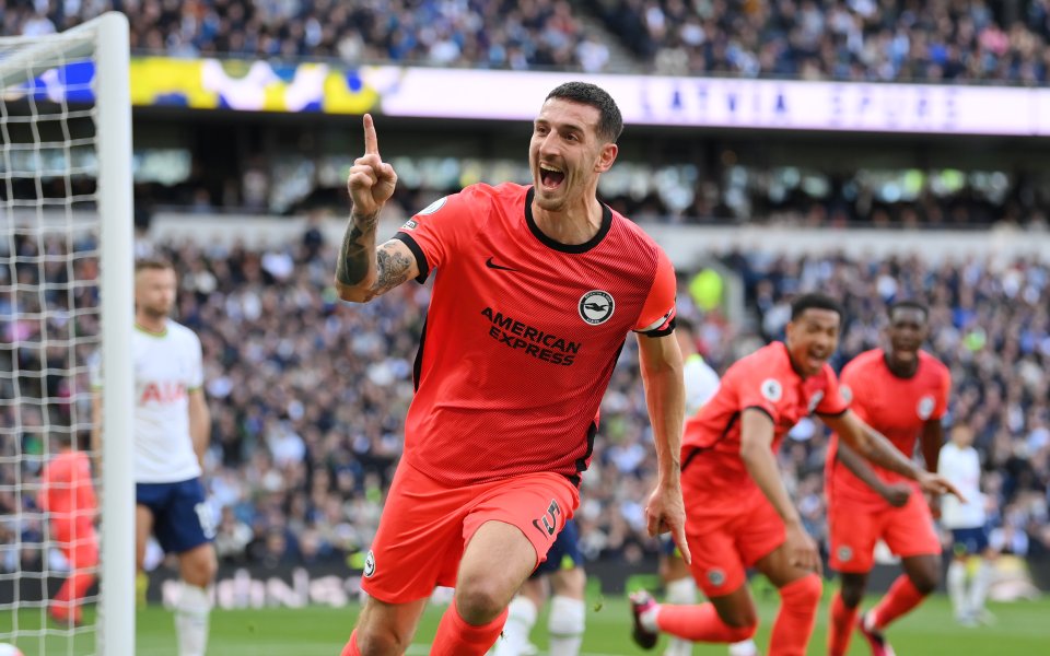 Тотнъм и  Брайтън играят при резултат 1:2 в мач от 30-я кръг