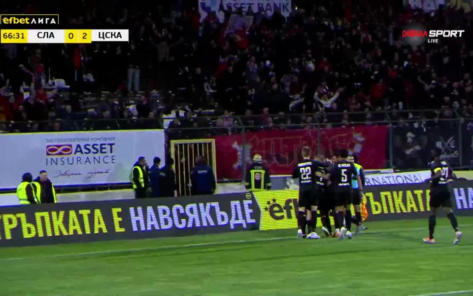 ЦСКА поведе с 2:0 на Славия. Червените отнеха топката на