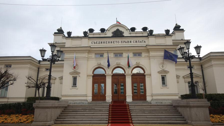 След 1 година служебна власт: България има редовен кабинет