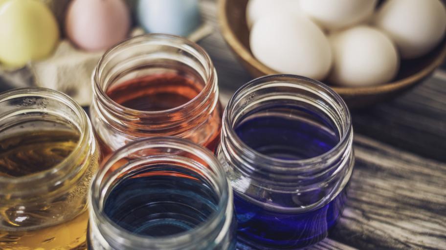 Как да боядисаме яйца за Великден с естествени багрила