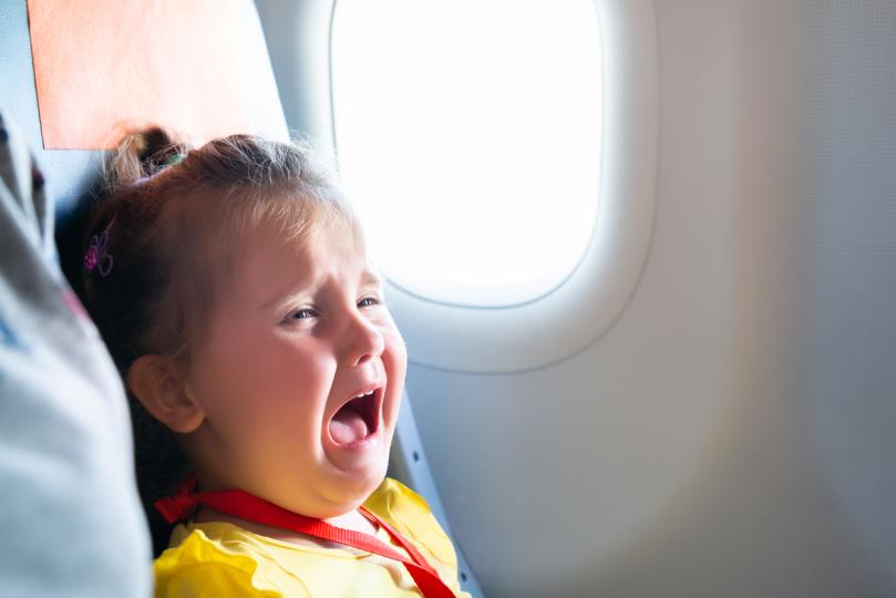 <p><em>&ldquo;Летях със самолет и помолих стюардесата да се преместя, защото до мен имаше плачещо бебе.&nbsp;<strong>Оказа се, че не може да си смениш мястото, когато детето е твое.&rdquo;</strong></em></p>