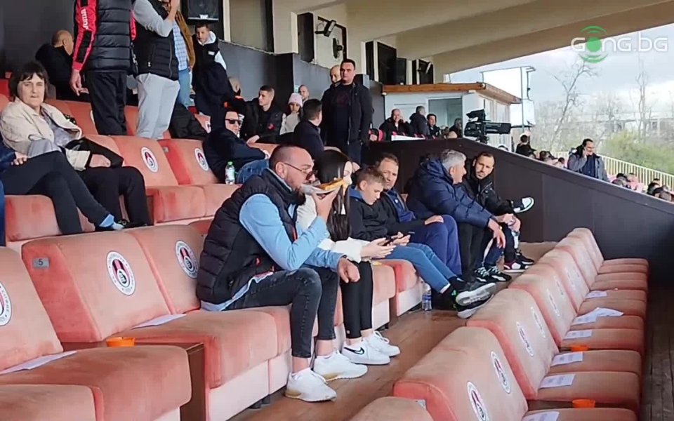 Станислав Манолев и Петър Занев ще наблюдават на живо сблъсъка