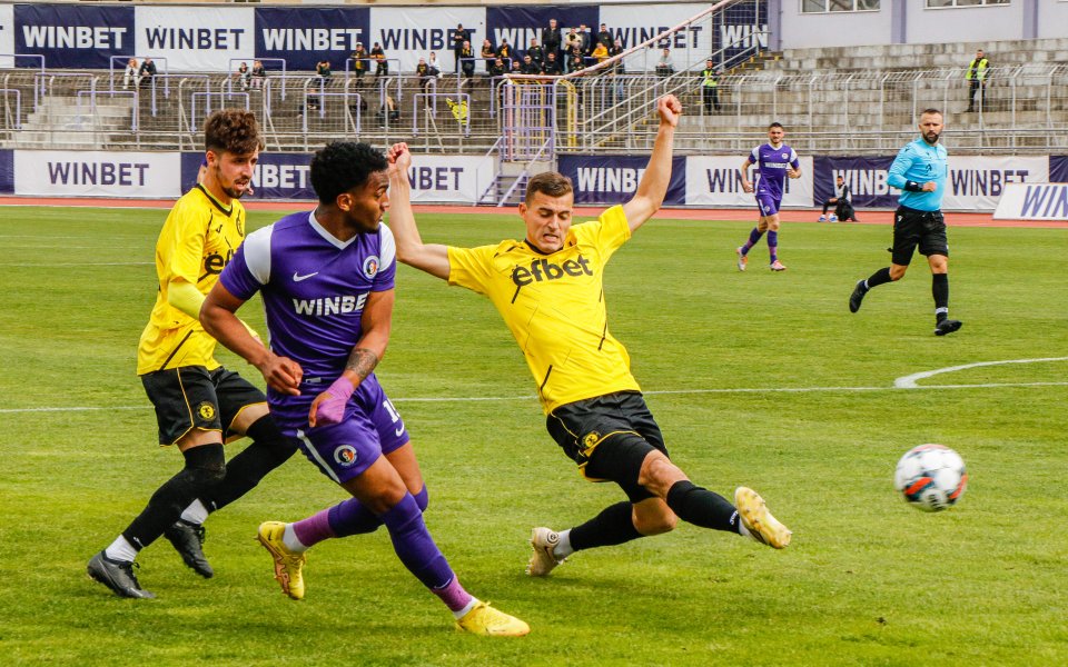 Миньор Перник направи любопитни разкрития след загубата с 0:2 от