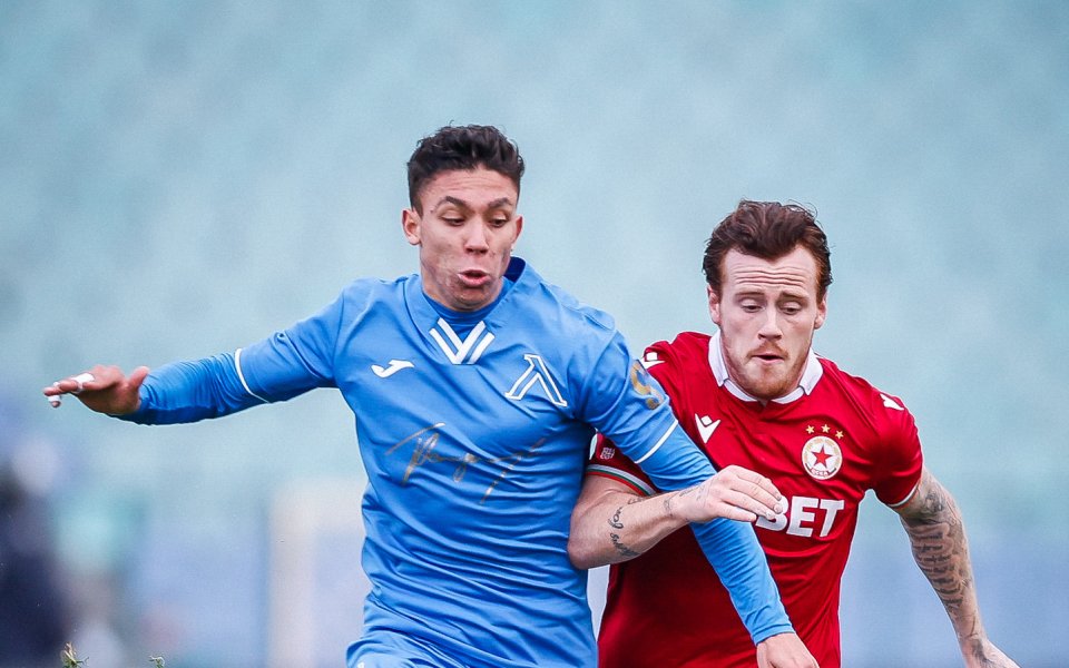 Халфът Филип Кръстев може да остане в Левски и през