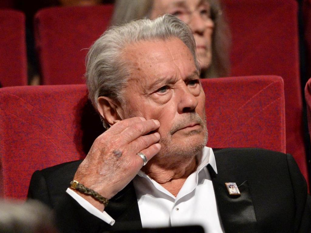 Дъщерята на Ален Делон Анушка ще получи половината от наследството на актьора