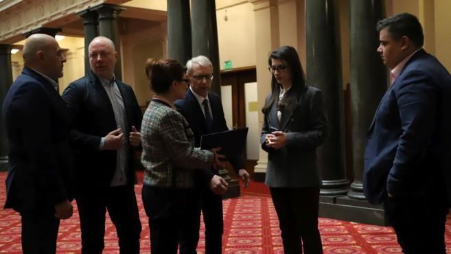  Среща сред ГЕРБ-СДС и ПП-ДБ 