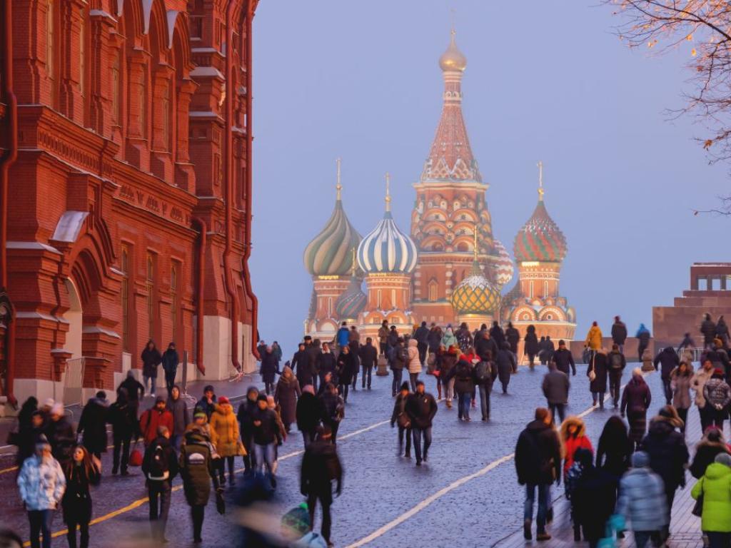 Декадентското голо парти в Москва разгневи Кремъл. Участниците сега се