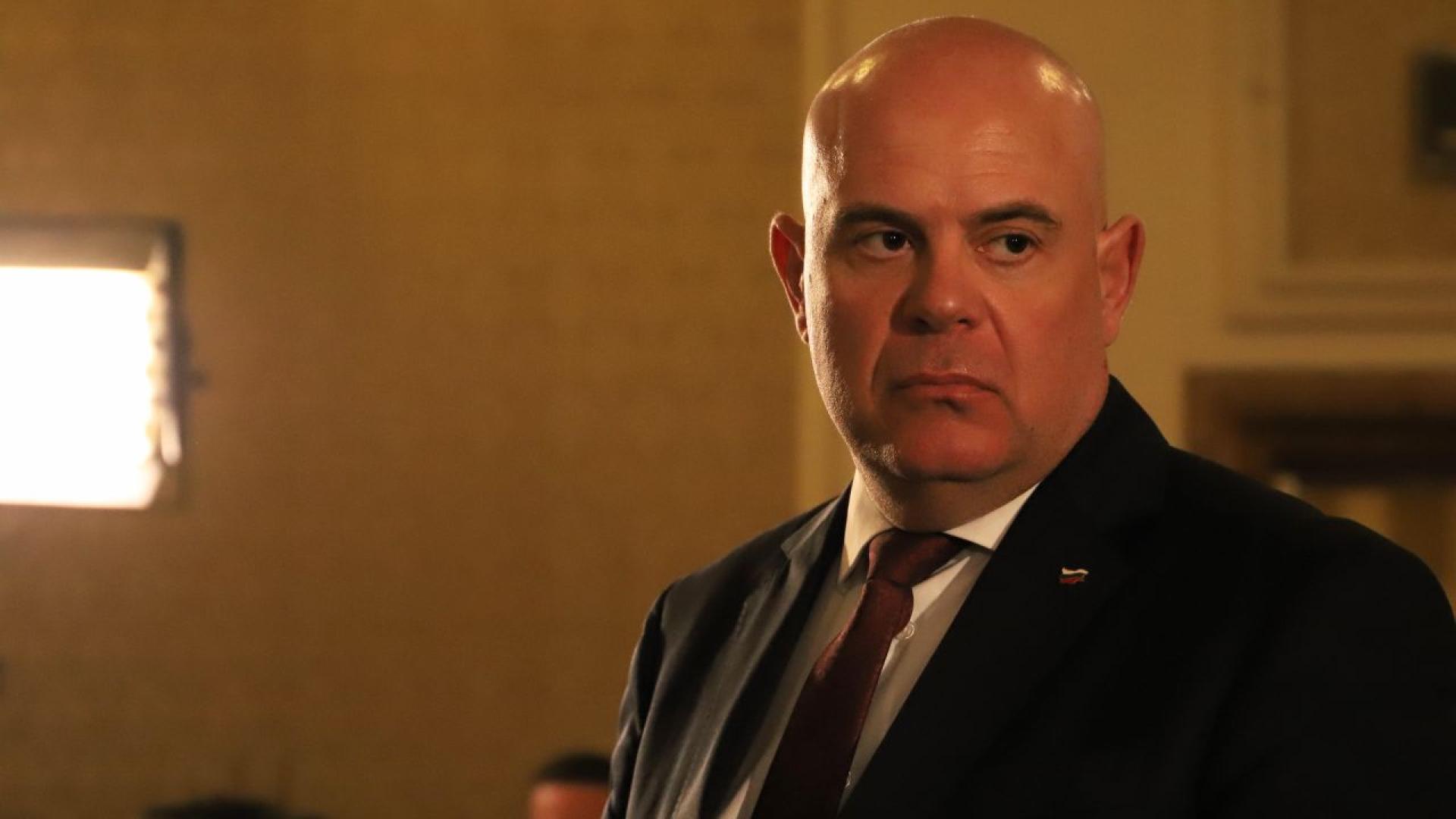 Иван Гешев вече е адвокат Той е регистриран в адвокатската