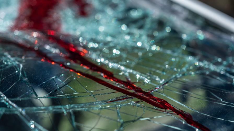 Отново агресия на пътя: Шофьор разби с ръце стъклото на бус в Пловдив (ВИДЕО)