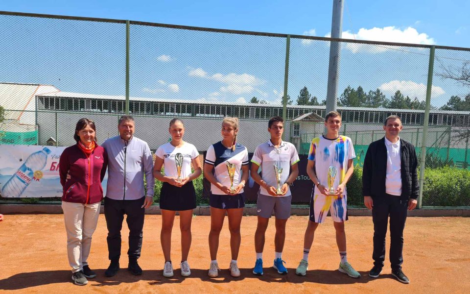 Константинова и Дженев шампиони на ITF J200 турнира в Хасково