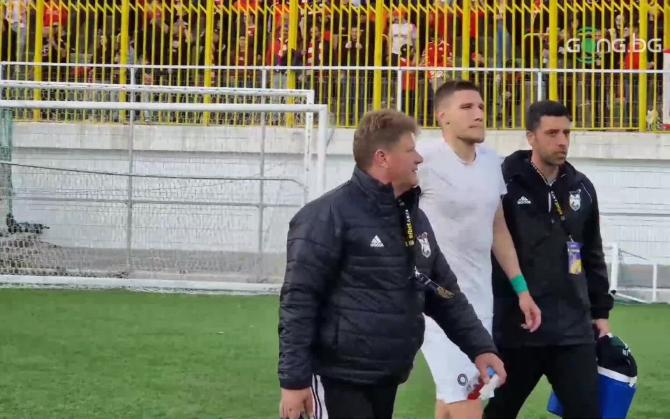 Преслав Йорданов напусна терена след тежък сблъсък с Махмутович в