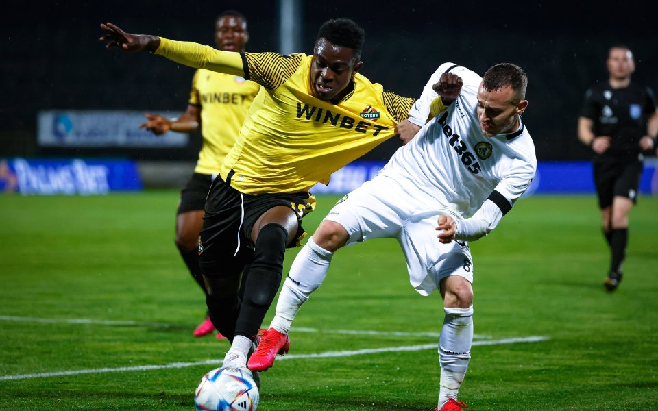 Джеймс Ето'о безспорно е най-универсалният играч на Ботев Пловдив. Камерунецът