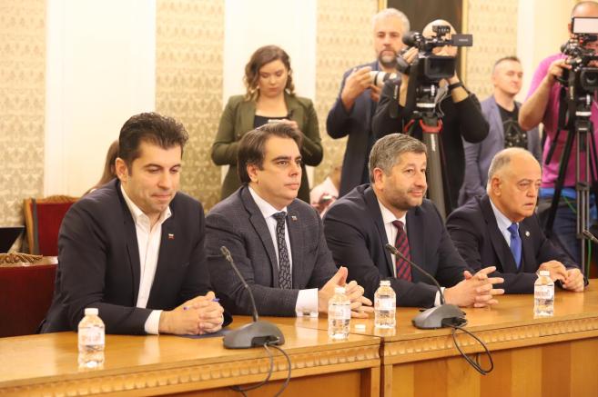 Срещата между ГЕРБ и "Продължаваме Промяната" се проведе в Народното събрание