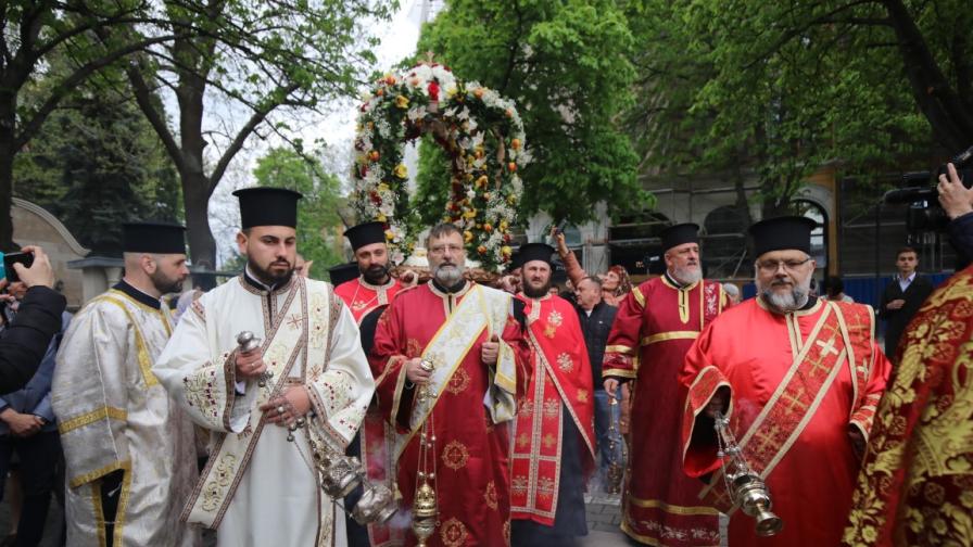 Частица от мощите на свети Георги пристигна в София