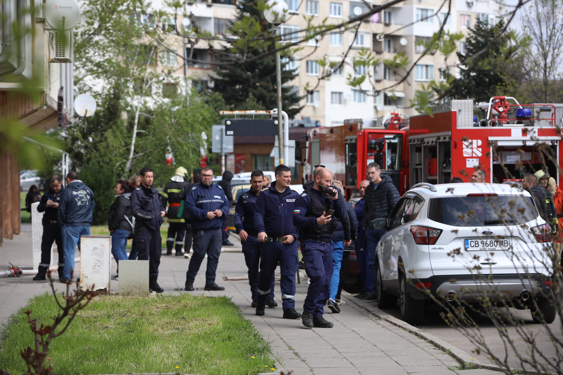 <p>Пожар избухна в жилищен блок в ж.к. Връбница 2 в София.</p>