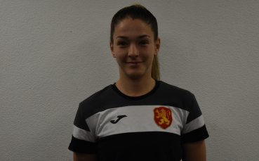 Александра Янева е една от най младите футболистки в националния отбор