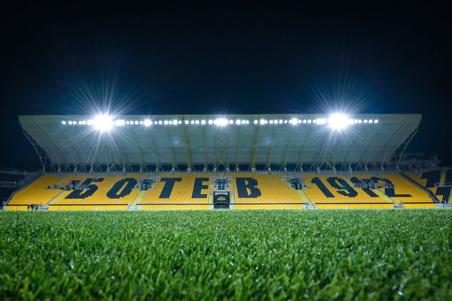 Стадион Христо Ботев се готви да приеме Левски1