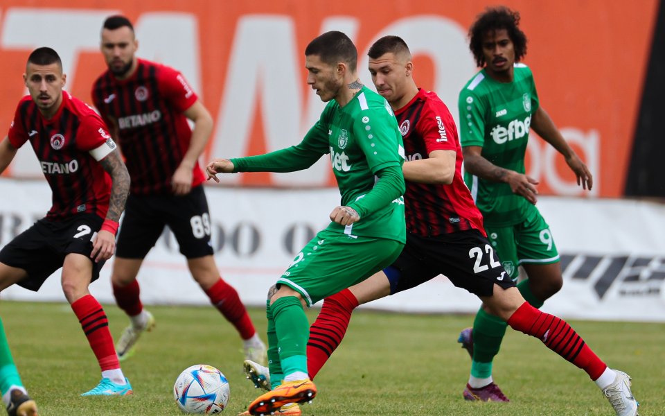 Локомотив София и Хебър Пазарджик играят при резултат 1:1 в мач