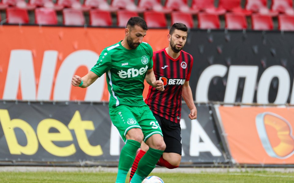 Локомотив София и Хебър Пазарджик играят при резултат 1:1 в мач