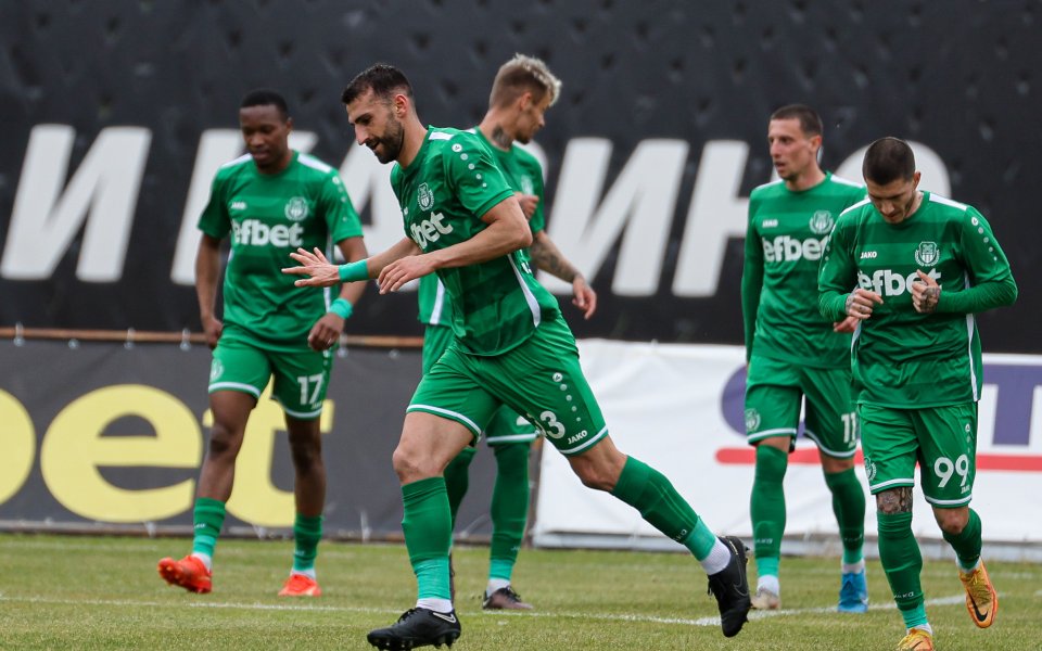 Локомотив София и Хебър Пазарджик играят при резултат 1:2 в мач