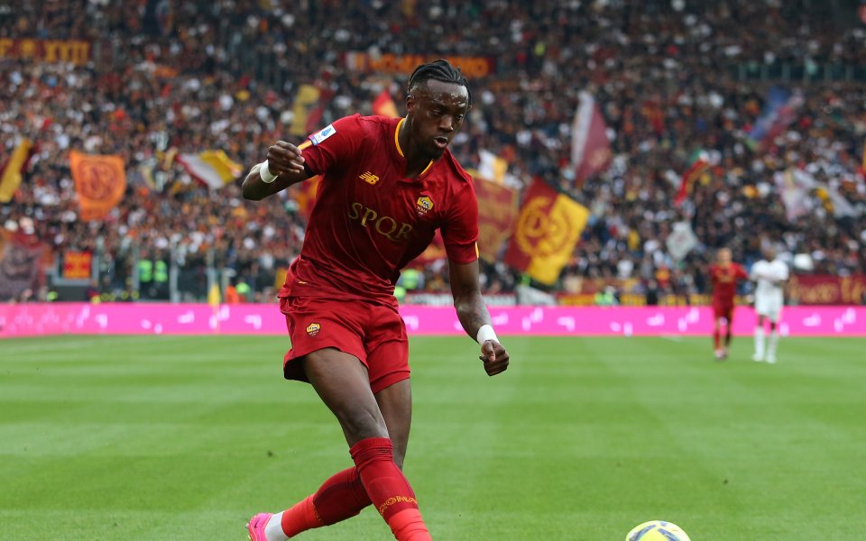 Рома и Милан играят при  срещу друг в дербито от