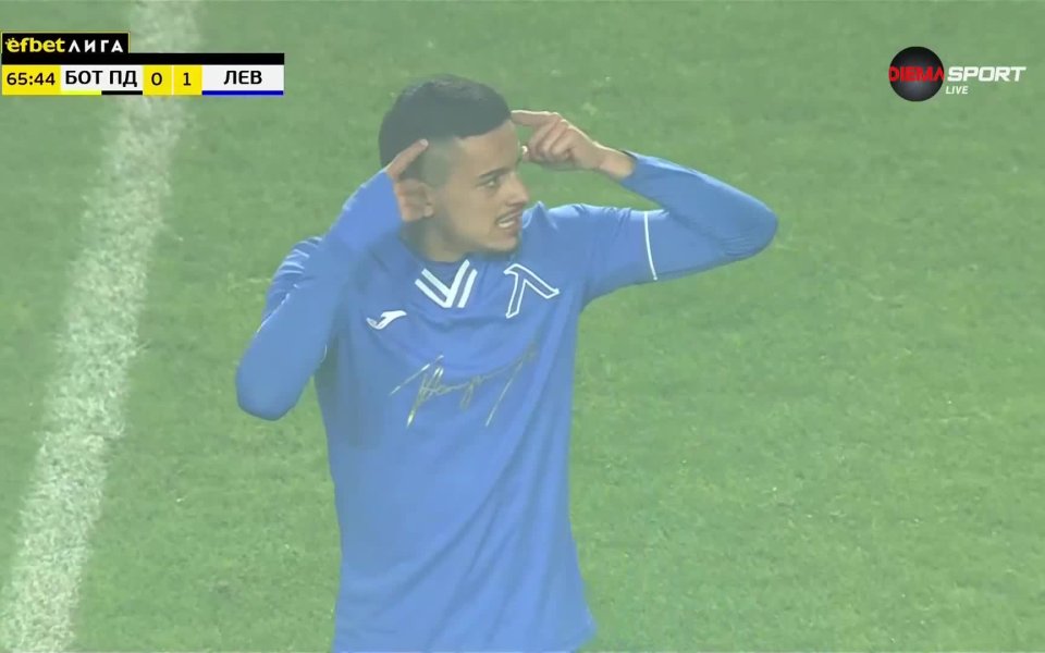 Левски откри резултата в 65-ата минута след голяма глупост при