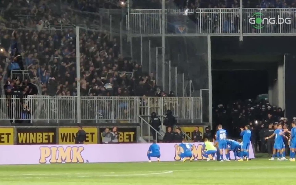 Вижте радостта на сините играчи и фенове след победата над