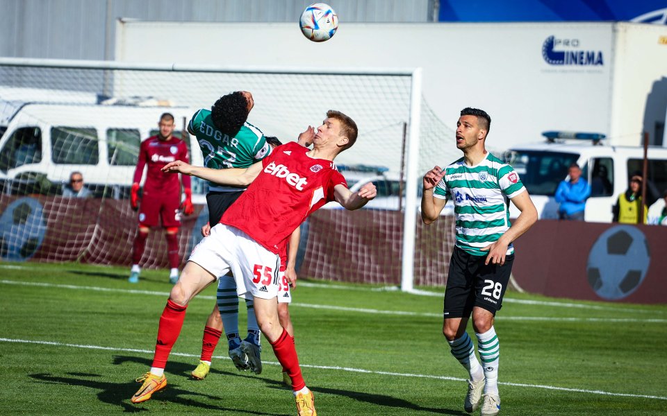 Черно море и ЦСКА 1948 играят при 0:0 втория двубой от