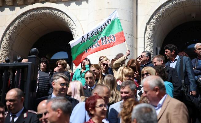 Прокурори и съдебни служители от София изразиха подкрепата си към главния прокурор Иван Гешев, както и възмущението си срещу терористичния акт, извършен спрямо него и семейството му.