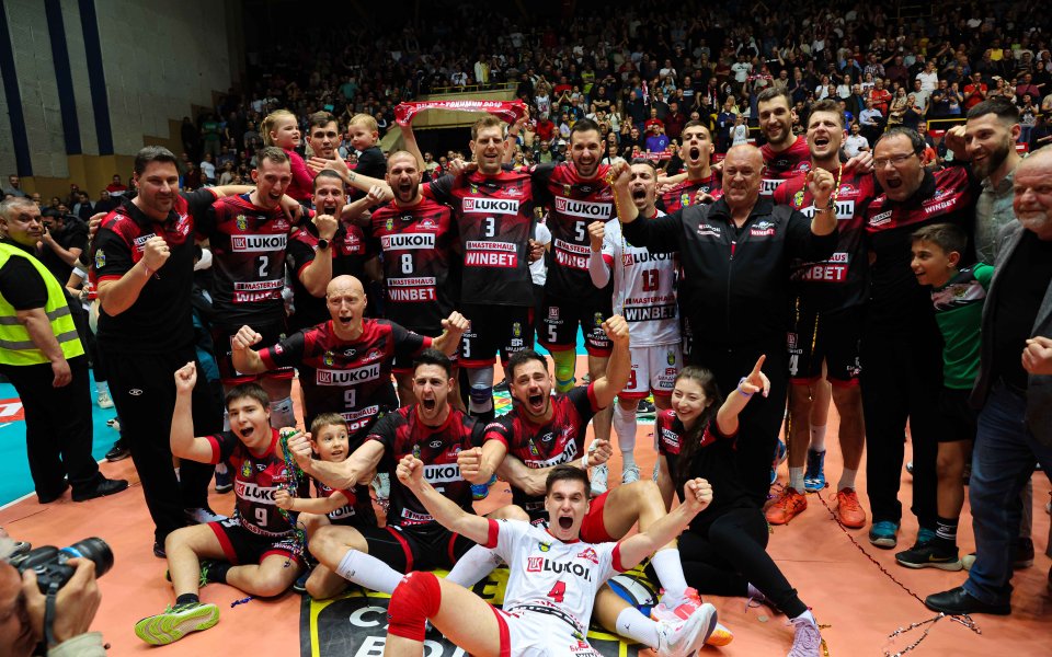 Нефтохимик 2010 спечели титлата на България по волейбол за мъже.