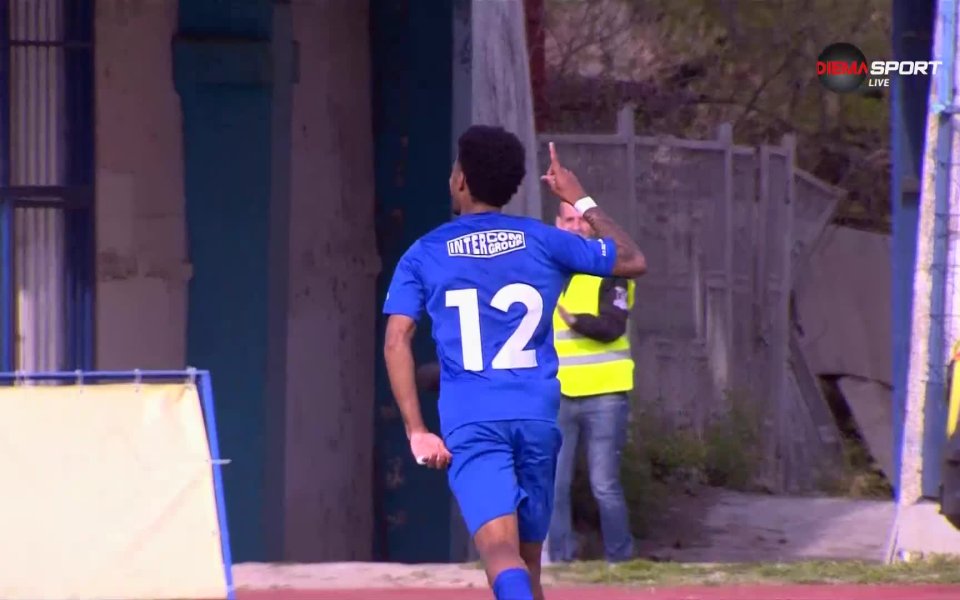 В добавеното време Спартак стигна до трети гол. Лирой Микелс