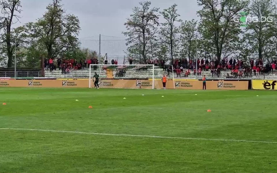 Отборите на Хебър и ЦСКА загряват преди двубоя между двата