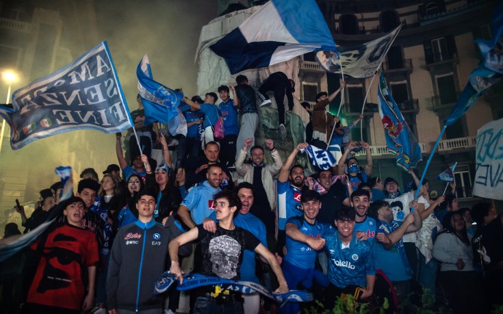 Ужас! Фенове на Челси са в болница след брутална атака в Неапол