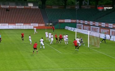 Спорна ситуация в Ловеч: Премина ли топката голлинията на Беласица?