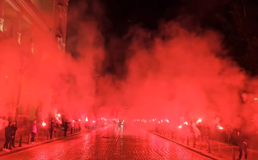 Агиката на червените тръгна в 21 00 часа от стадион Българска