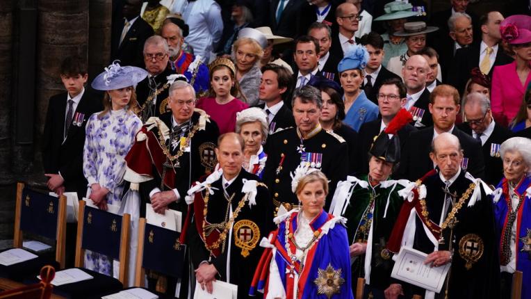  Принц Хари дойде самичък на коронацията на татко си 