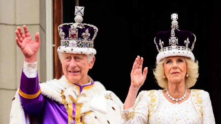 Кралското семейство се събра на балкона на Бъкингамския дворец