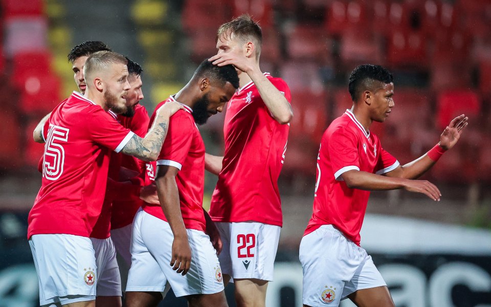 ЦСКА и Ботев Враца играят при резултат 2:0 на празния